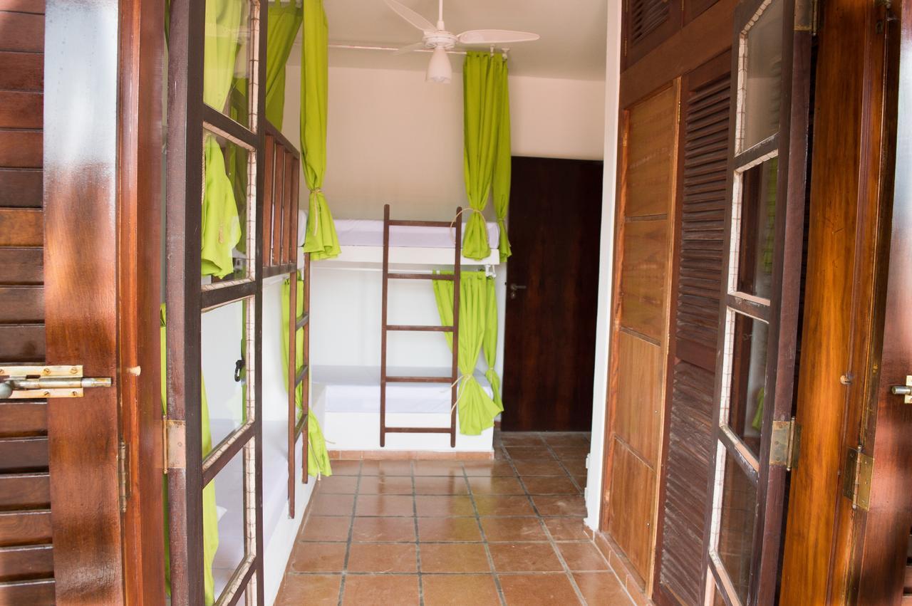 Santo Quintal Hostel อูบาตูบา ภายนอก รูปภาพ